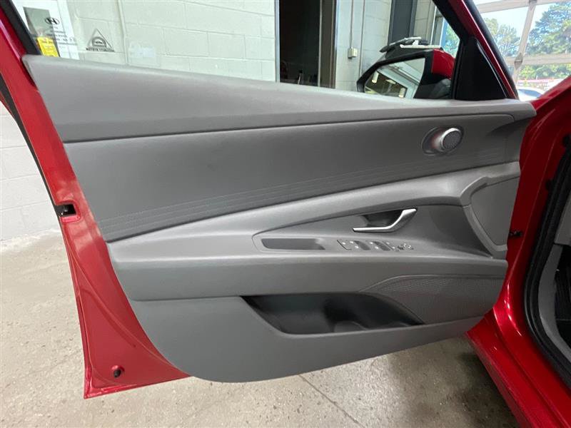 Used 2021 Hyundai Elantra SE FWD image 9