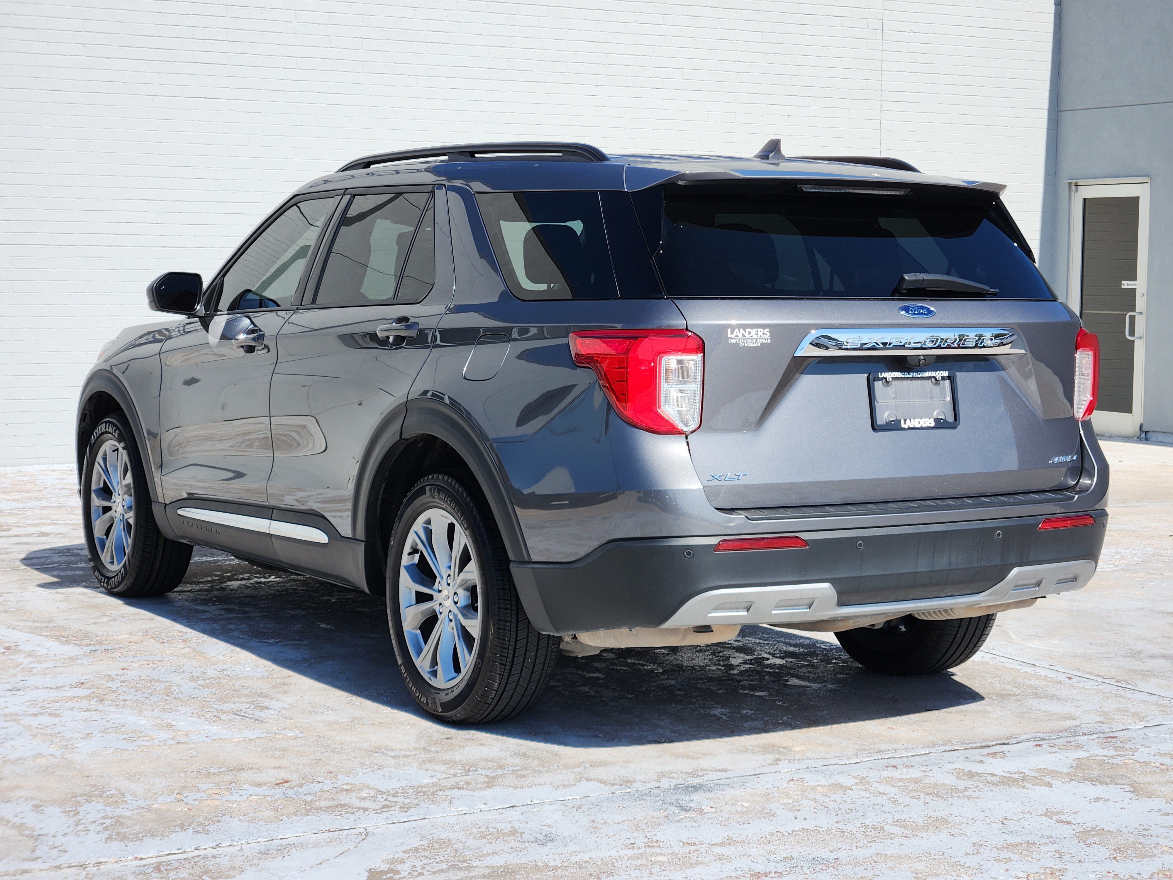 Used 2022 Ford Explorer XLT w/ Equipment Group 202A AWD/4WD image 6