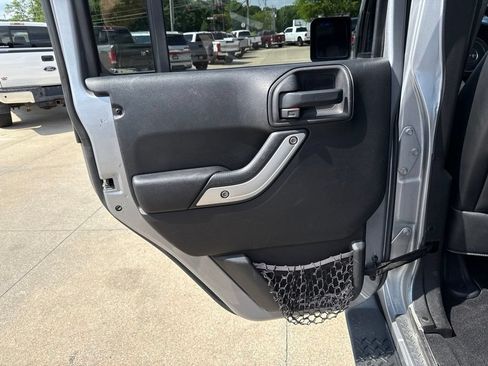 Used 2013 Jeep Wrangler Unlimited Sahara w/ Connectivity Group AWD/4WD image 43
