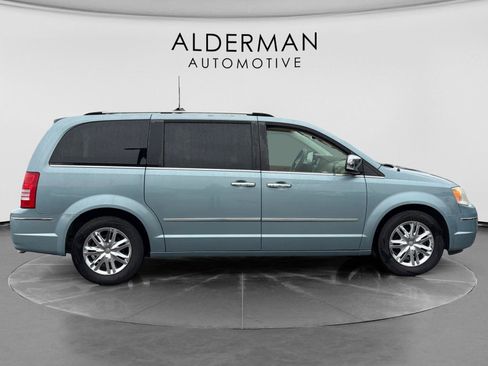 Used 2010 Chrysler Town & Country Limited w/ Entertainment Group #3 FWD image 6