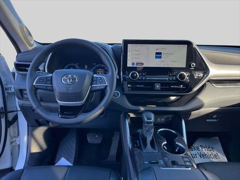 Certified 2025 Toyota Highlander Limited image 15
