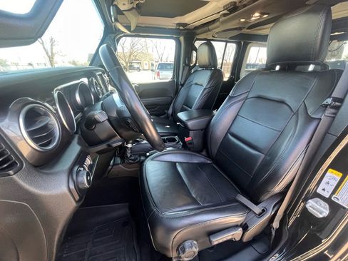 Used 2020 Jeep Wrangler Unlimited Sahara image 21