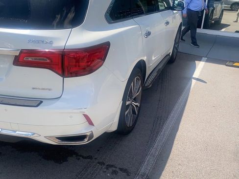 Used 2019 Acura MDX SH-AWD w/ Advance Package image 3