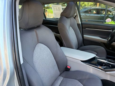 Used 2018 Toyota Camry LE w/ Moonroof Package FWD image 24