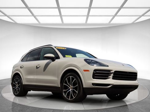 Used 2022 Porsche Cayenne Platinum Edition w/ Premium Package Plus AWD/4WD image 3