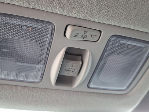 Used 2022 Hyundai Venue SEL image 25