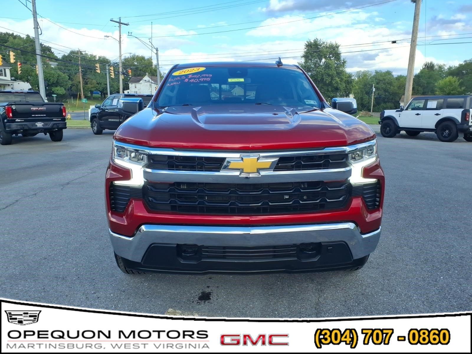Used 2023 Chevrolet Silverado 1500 LT AWD/4WD image 2