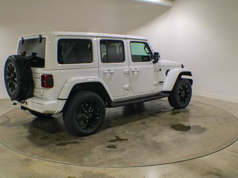 Used 2021 Jeep Wrangler Unlimited Sahara AWD/4WD image 6