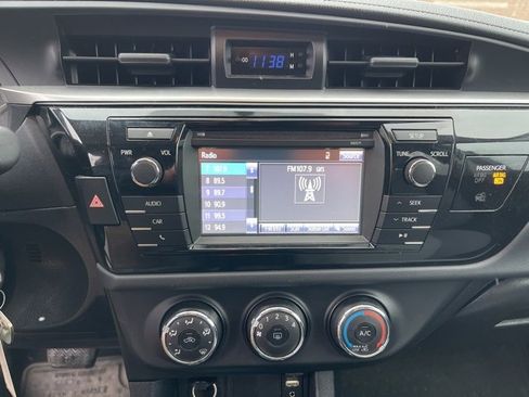 Used 2016 Toyota Corolla L image 19