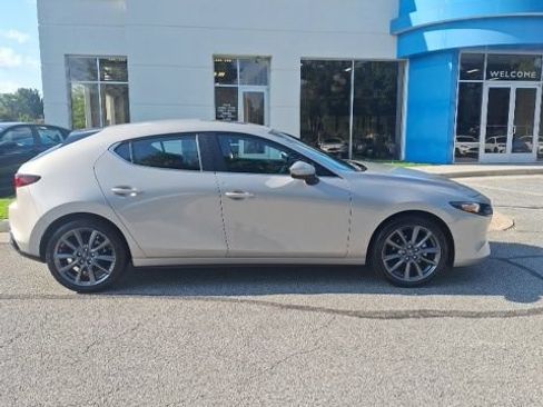 Used 2023 MAZDA MAZDA3 s FWD image 1
