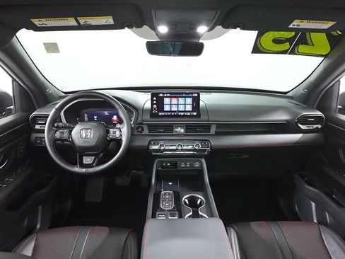 Used 2025 Honda Pilot Black Edition image 7