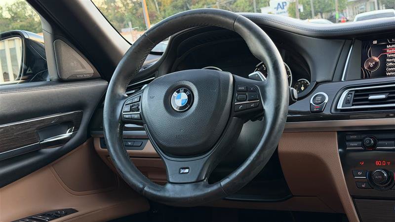 Used 2015 BMW 750i xDrive AWD/4WD image 32