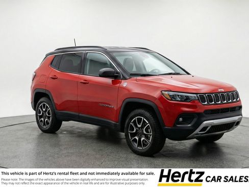 Used 2025 Jeep Compass Trailhawk AWD/4WD image 1