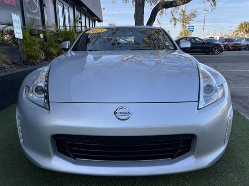 Used 2015 Nissan 370Z Coupe image 2