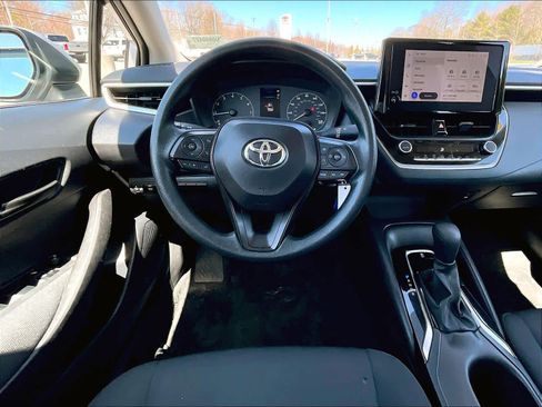 Used 2025 Toyota Corolla LE FWD image 17
