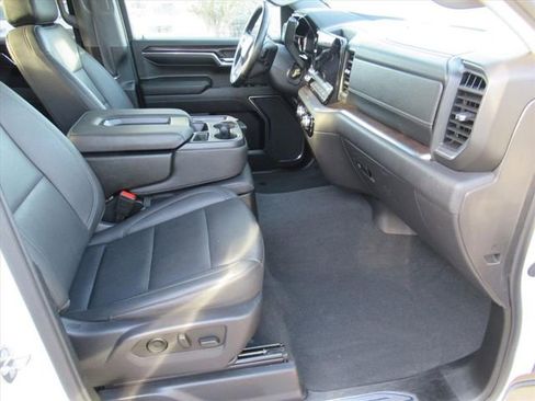 Used 2024 GMC Sierra 1500 SLT image 9