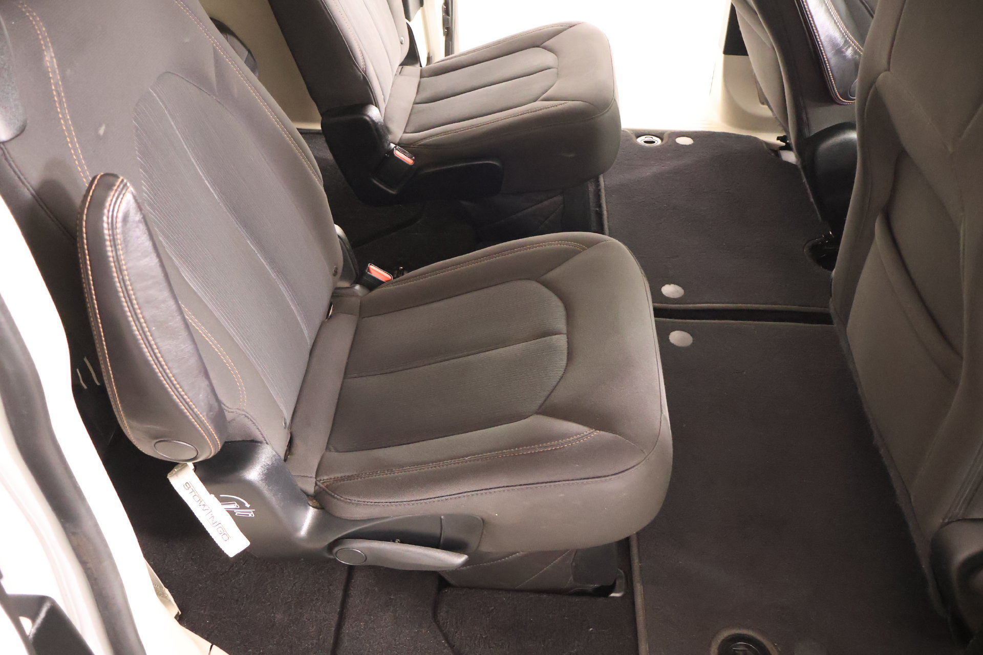Used 2018 Chrysler Pacifica Touring Plus w/ Tire & Wheel Group FWD image 14