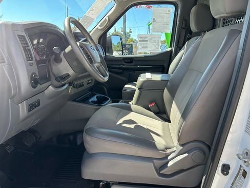 Used 2020 Nissan NV 2500 S image 9