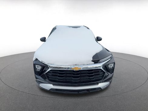 Used 2025 Chevrolet TrailBlazer LT image 2