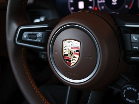 Used 2025 Porsche 911 Carrera RWD image 25