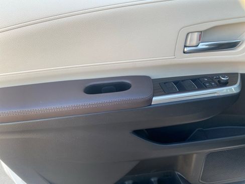 Used 2023 Toyota Sienna Platinum image 36
