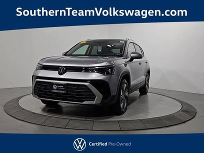 Used 2025 Volkswagen Taos SE w/ Panoramic Sunroof Package