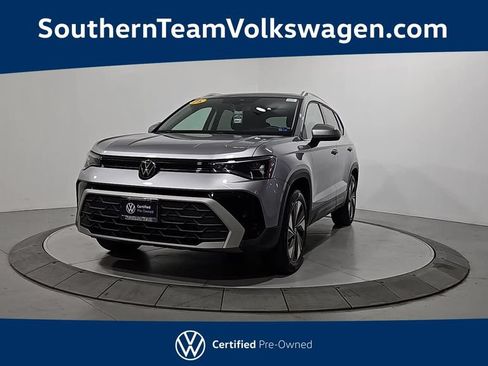 Used 2025 Volkswagen Taos SE w/ Panoramic Sunroof Package AWD/4WD image 1