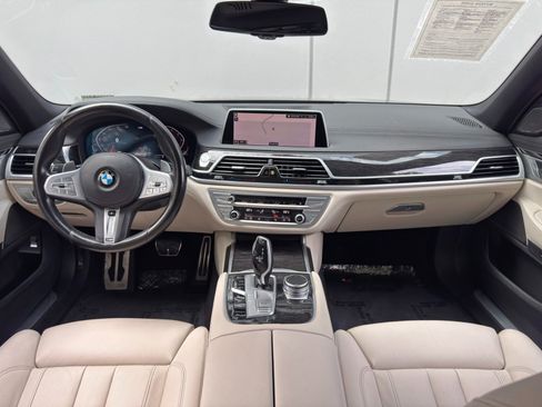 Used 2021 BMW 740i w/ M Sport Package RWD image 13