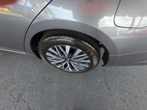 Used 2025 Nissan Altima 2.5 SV FWD image 9