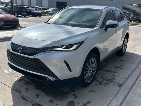 Used 2023 Toyota Venza Limited image 1