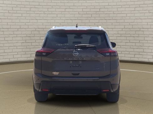 Used 2024 Nissan Rogue SV w/ SV Premium Package FWD image 6