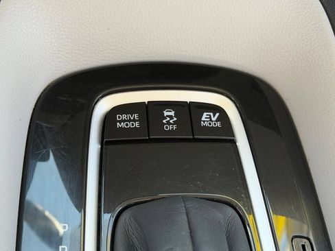 Used 2021 Toyota Corolla LE FWD image 13