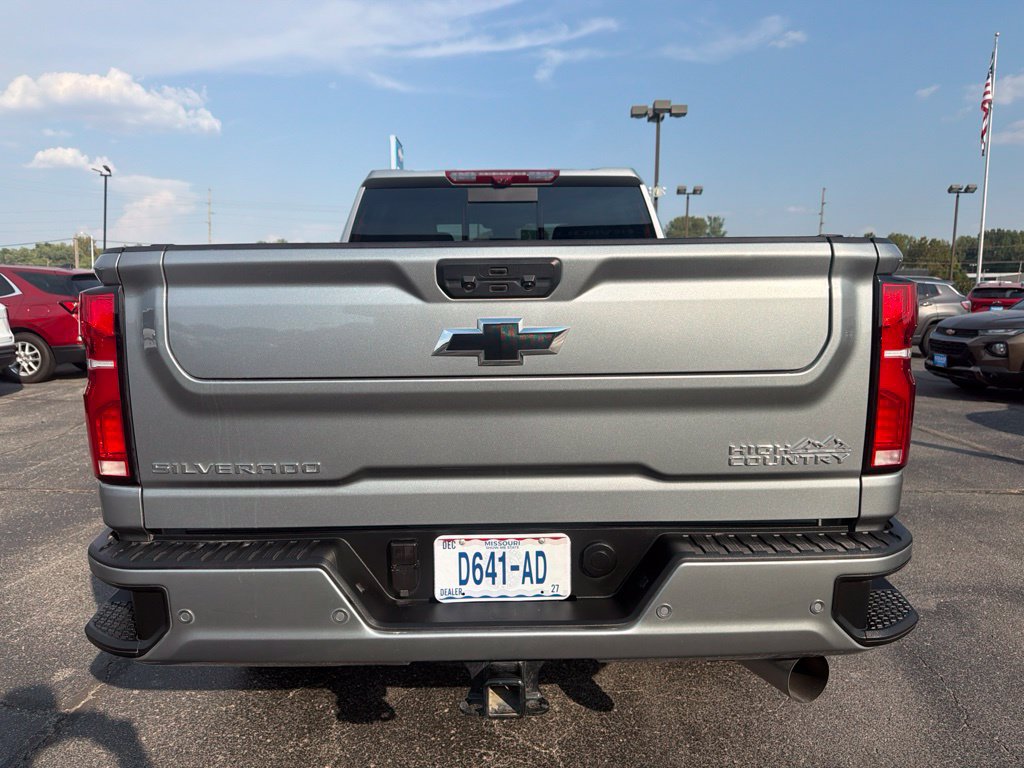 Used 2025 Chevrolet Silverado 2500 High Country w/ Technology Package AWD/4WD image 4