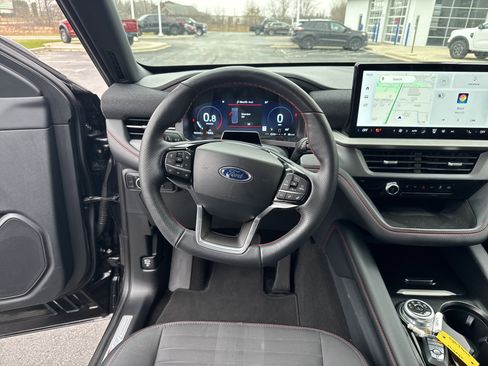 Used 2025 Ford Explorer ST-Line w/ ST-Line Street Pack image 29