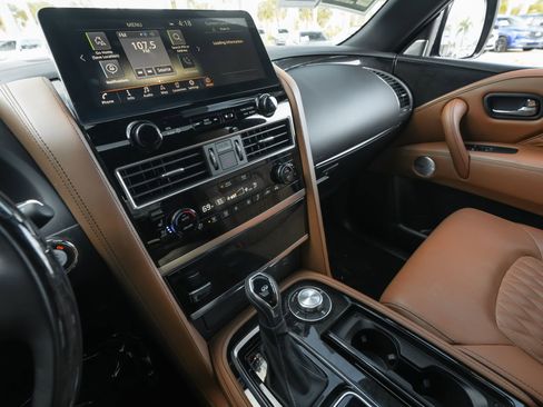 Used 2024 INFINITI QX80 Sensory image 10