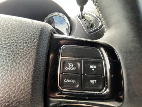 Used 2017 Dodge Grand Caravan SE FWD image 31