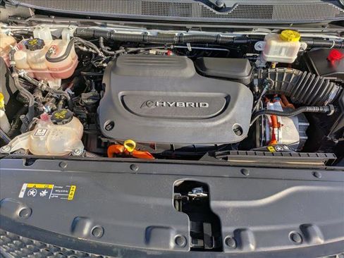 Used 2020 Chrysler Pacifica Touring-L w/ S Appearance Package image 21