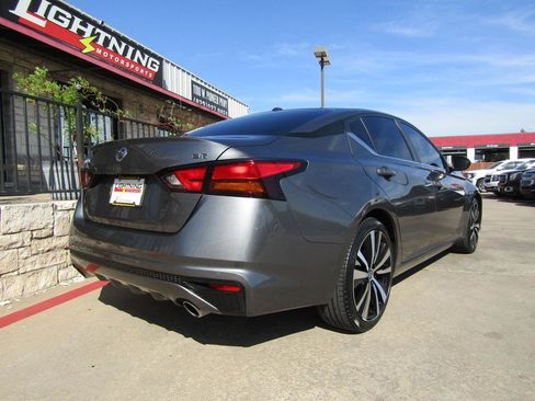 Used 2022 Nissan Altima 2.5 SR image 4