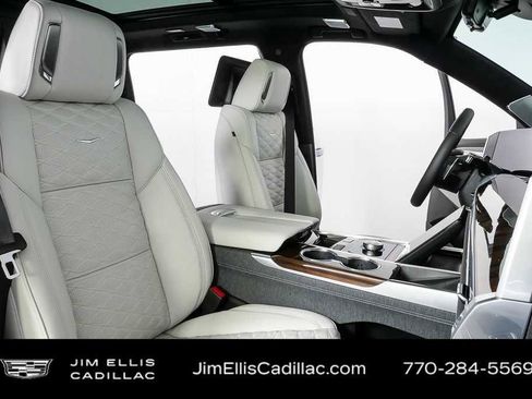 Used 2026 Cadillac Escalade ESV Platinum Sport w/ LPO, ONYX Package AWD/4WD image 24