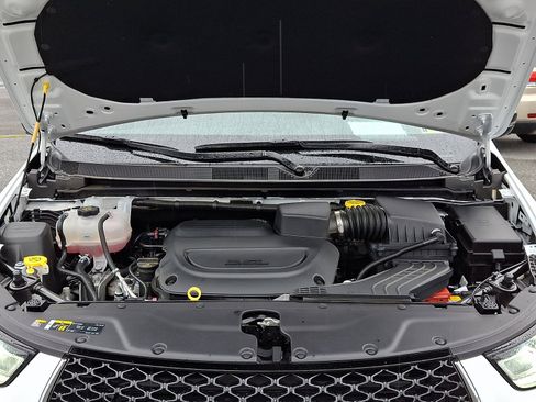 Used 2025 Chrysler Pacifica Select image 28