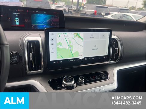 Certified 2025 Ford Expedition Platinum AWD/4WD image 35
