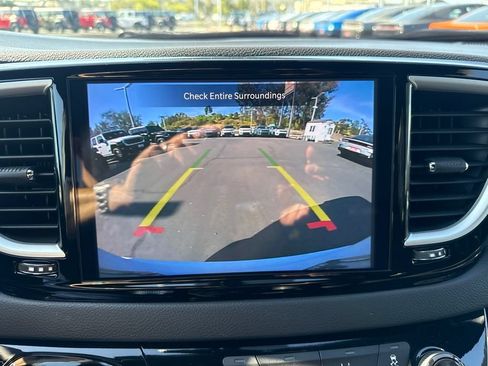 Used 2025 Chrysler Voyager LX FWD image 21