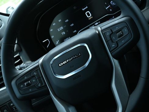 Used 2024 GMC Yukon XL Denali AWD/4WD image 20