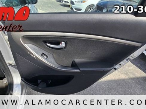 Used 2016 Hyundai Elantra GT FWD image 23