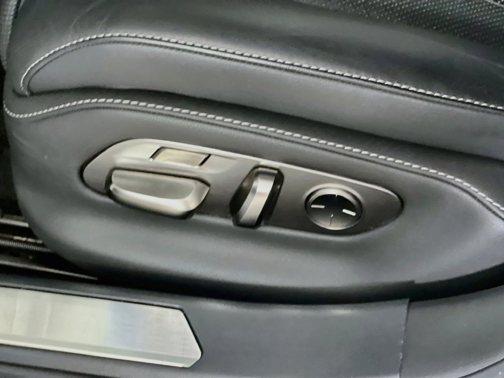 Used 2023 Lexus LS 500 w/ Accessory Package (Z2) RWD image 13