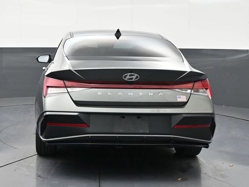 Used 2025 Hyundai Elantra SEL FWD image 4