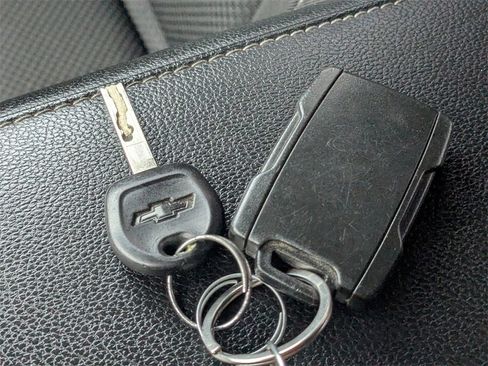 Used 2021 Chevrolet Colorado LT image 32