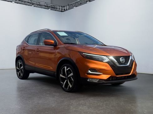 Used 2022 Nissan Rogue Sport SL w/ Premium Package image 3