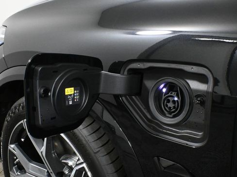 Used 2026 BMW X5 xDrive50e w/ M Sport Package image 15