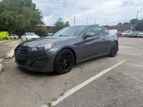 Used 2015 Hyundai Genesis 3.8 RWD image 2